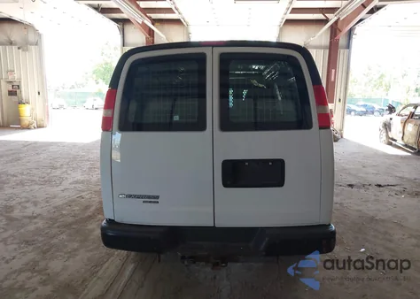 2015 Chevrolet Express 3500 Work Van z USA, uszkodzony, nr VIN 1GCZGTCGXF1229754